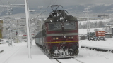 Отменени и закъсняващи влакове заради снегонавявания и преспи