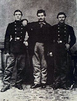  Васил Левски (вляво), брат му Христо Кунчев и Христо Иванов – Големия по време на втората българска легия в Белград. 1867 – 1868 г.