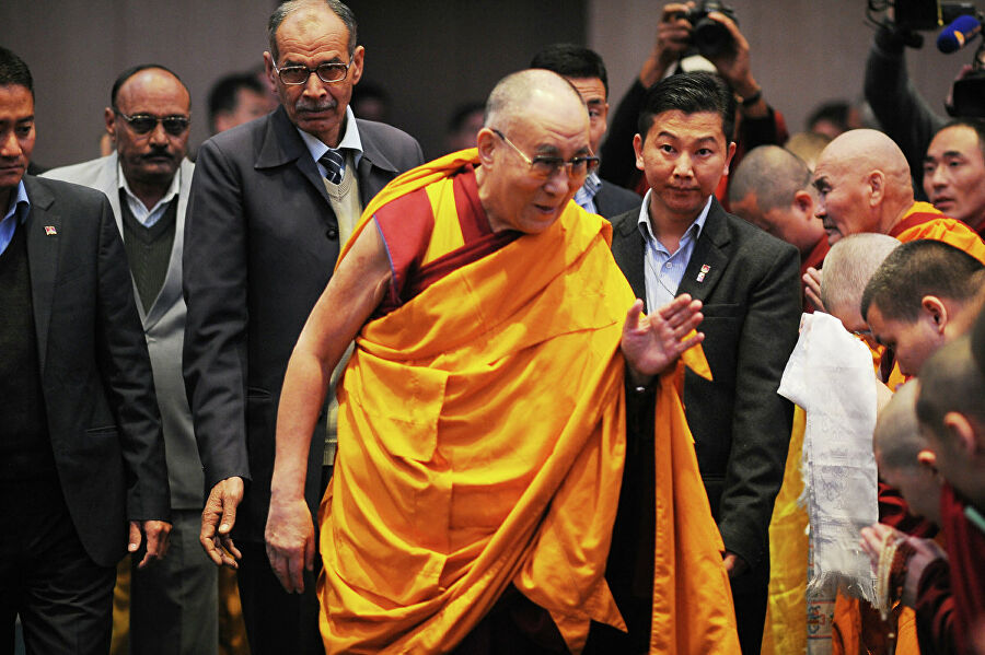 Далай-лама XIV проводит учения для паломников из России в Дели.