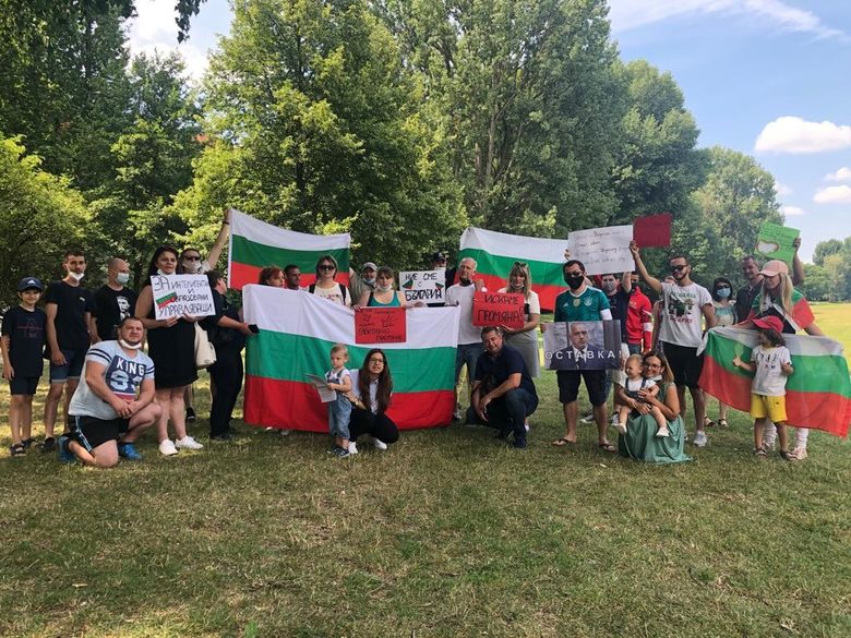 Снимката от протест на българи в Нюрнберг на 19 юли