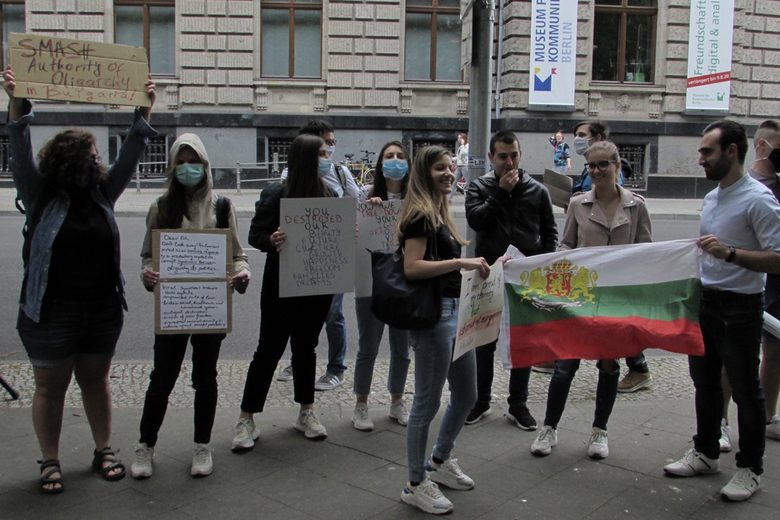 Протест на българи в Берлин. Снимката е предоставена на 