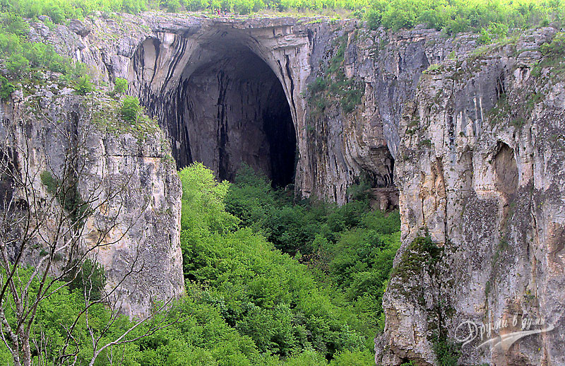 Пещера Проходна